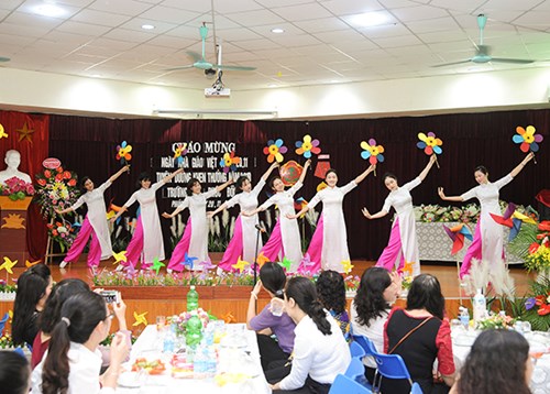Trường mầm non Phúc Đồng quận Long Biên tổ chức meeting kỷ niệm 36 năm ngày Nhà giáo Việt Nam 20/11 trong không khí tưng bừng phấn khởi.